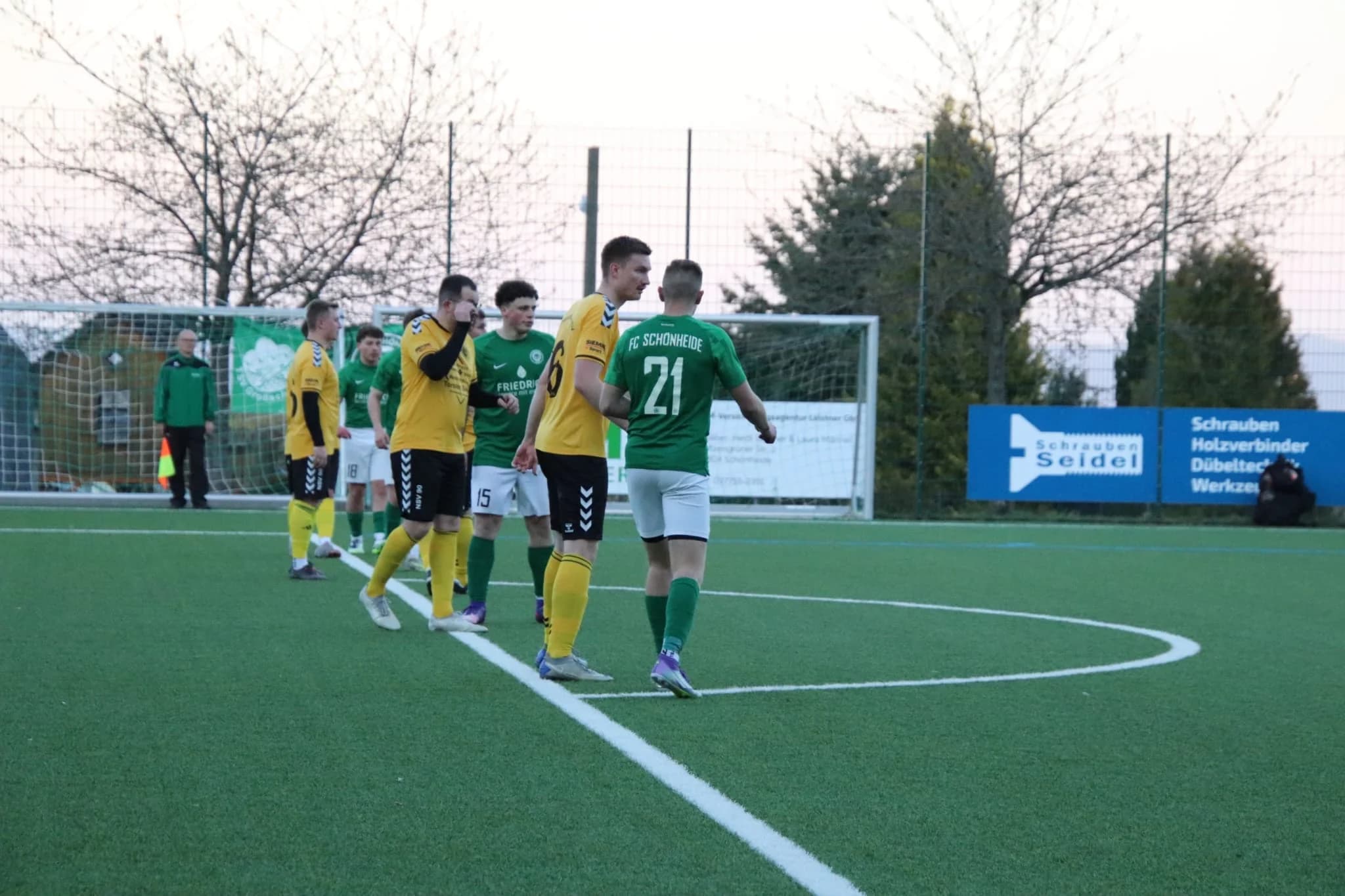 April-Wahnsinn: FC Schönheide festigt die Tabellenführung!